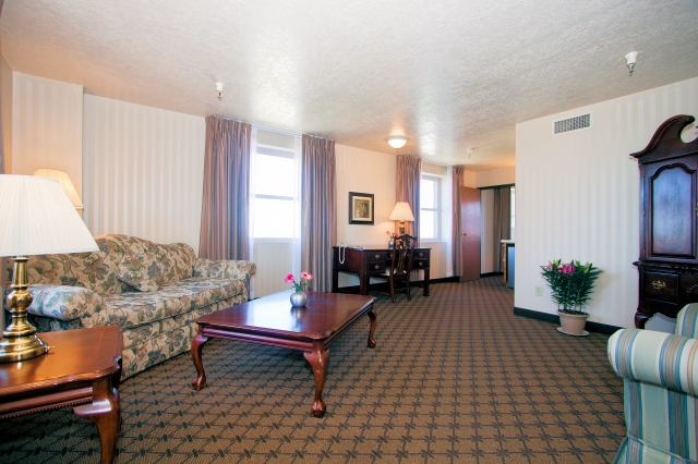 Suite_Sitting_Room_Ogden_Hotel