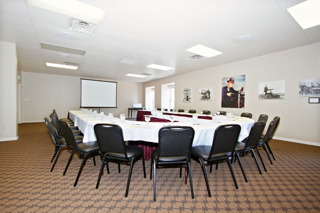 UT162_ConferenceRoom_01